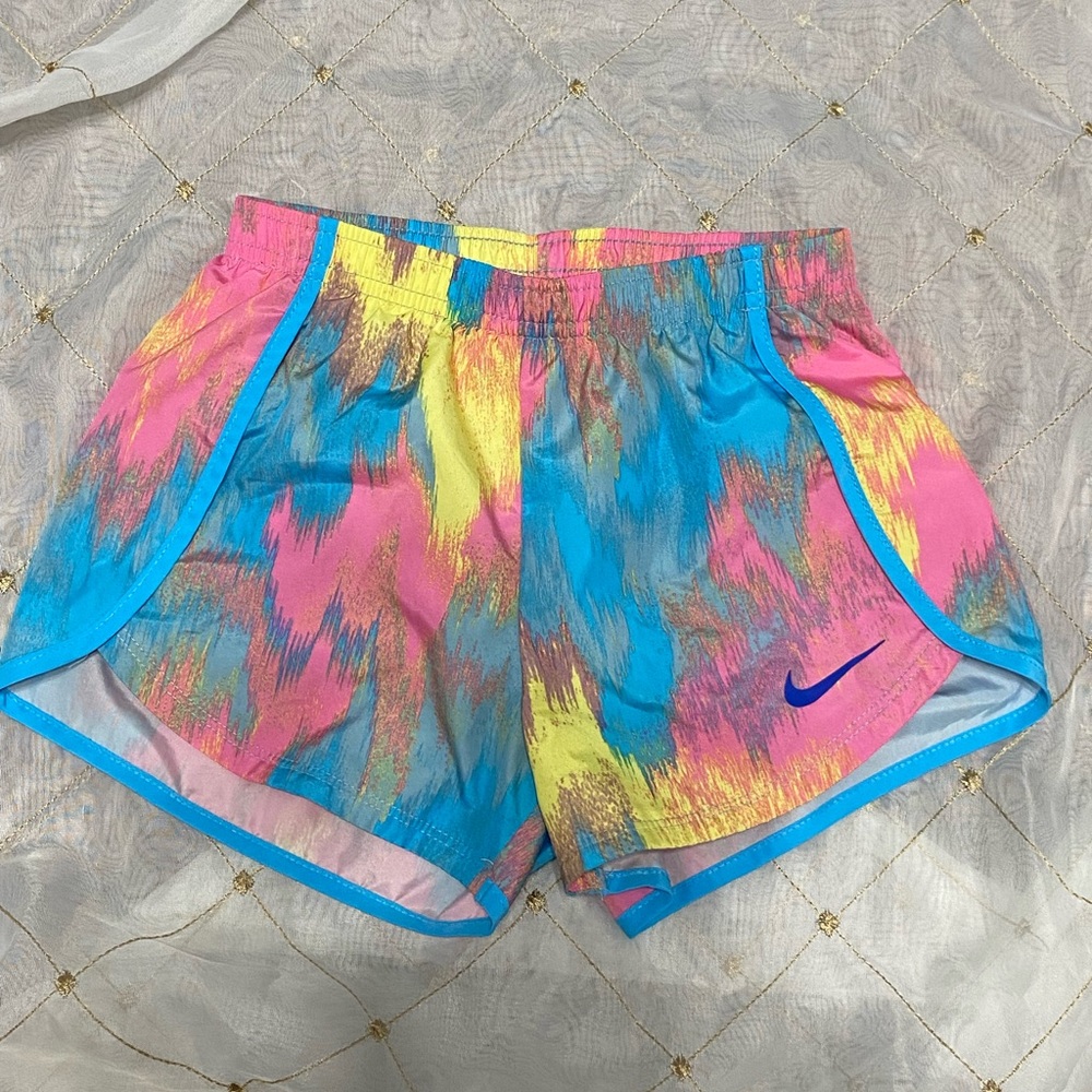 Nike Dri-fit Girls Colorful Shorts, size 6x 6/7